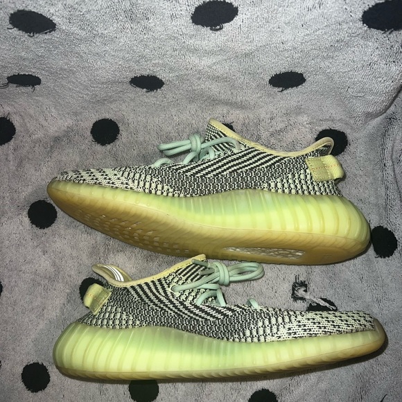 Adidas Yeezy Boost 350 V2 - Picture 4 of 9